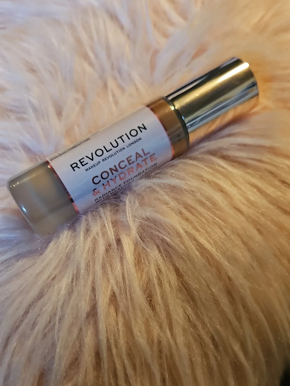 🆕️SEALED Makeup Revolution Conceal & Hydrate Radiance Foundation F11